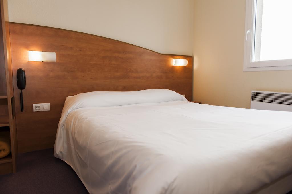 Armony Hotel Bourg-Achard Exterior photo