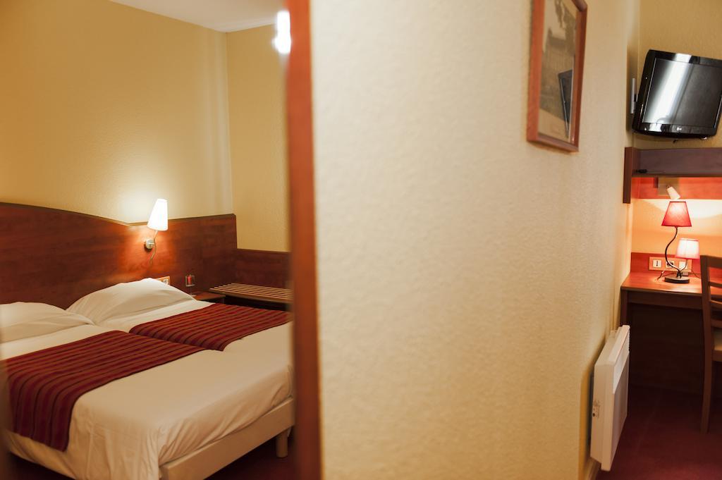 Armony Hotel Bourg-Achard Exterior photo