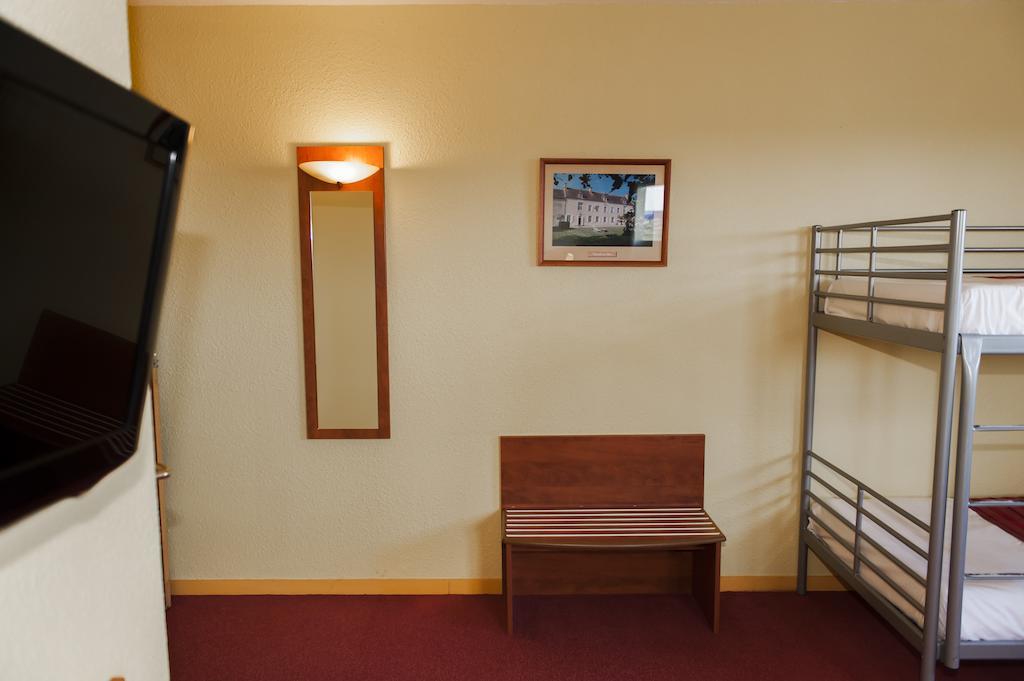 Armony Hotel Bourg-Achard Exterior photo