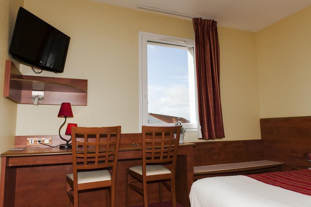 Armony Hotel Bourg-Achard Exterior photo